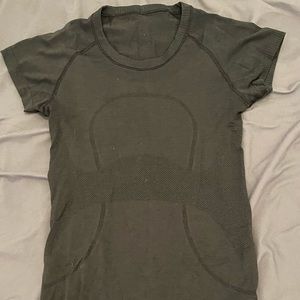 Lululemon swiftly tech short sleeve